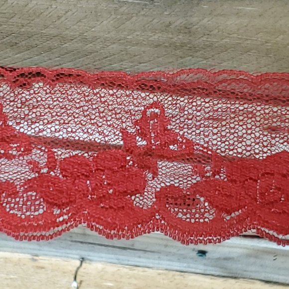 Chantilly Lace Trim - 2.5" x 3.5 yards - Red with scalloped Edge - Floral - Picture 1 of 5